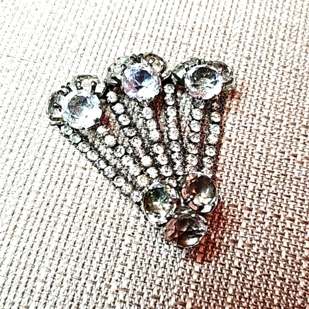 Family Estate Rhinestone Brooch - Picture 3 of 5